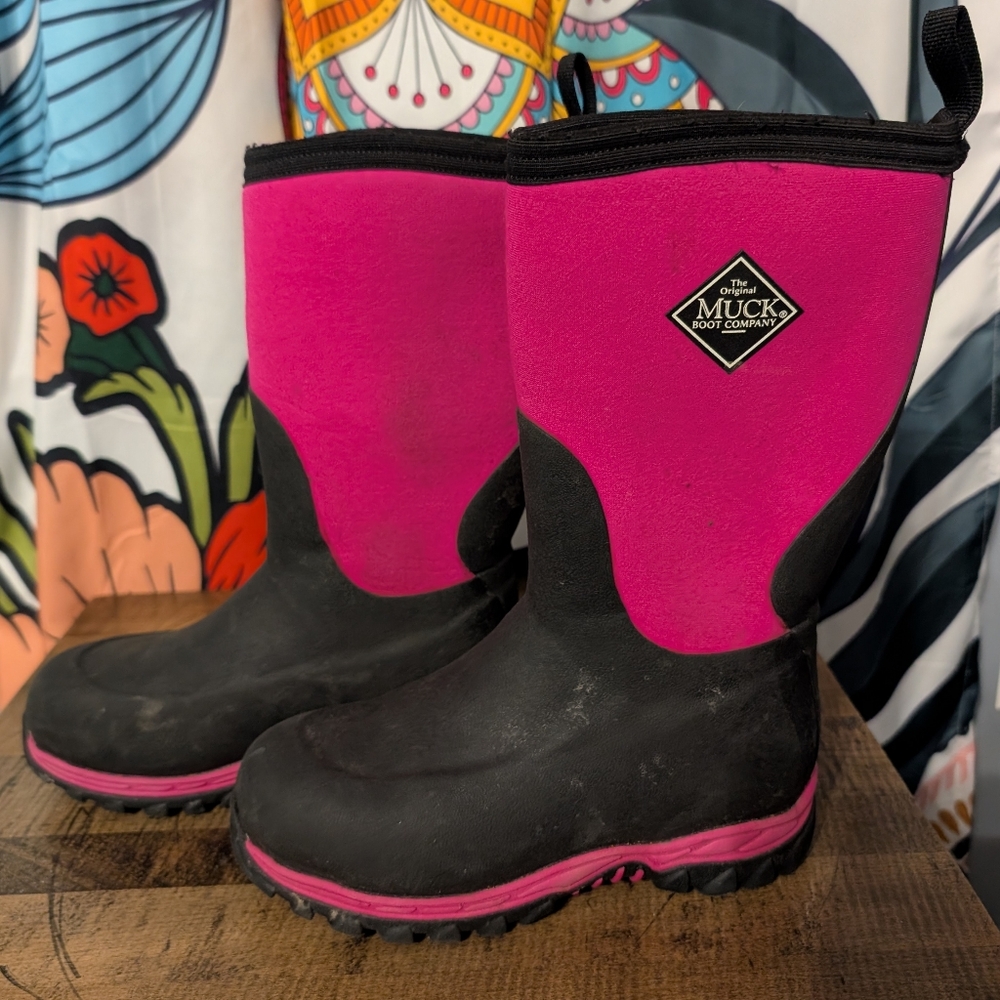 Muck Boots. Girls Pink Muck Boots. Size 3.